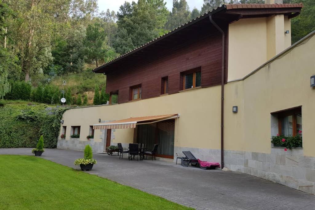 Aliga Etxea. & Mountain Village