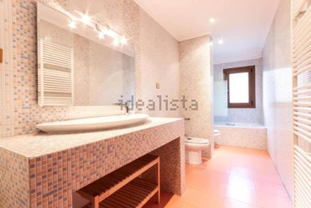 Aliga Etxea. & Mountain Village * Getxo